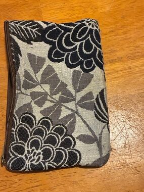 Floral Jacquard Zip Pouch in Black and Gray
